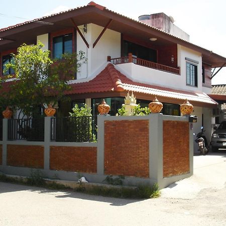 Rak Khun Hostel Chiang Mai Bagian luar foto