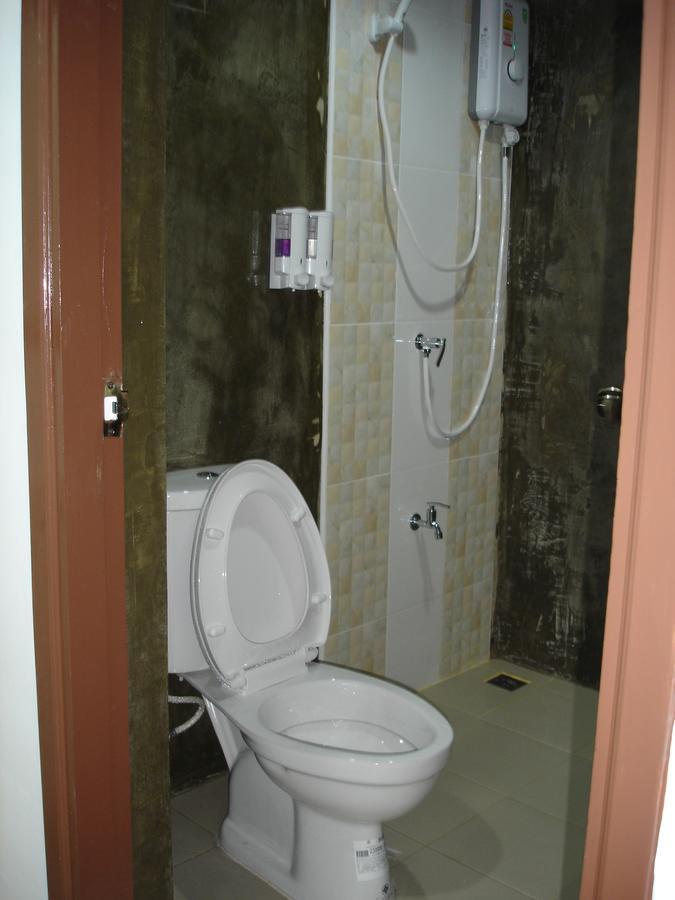 Rak Khun Hostel Chiang Mai Bagian luar foto