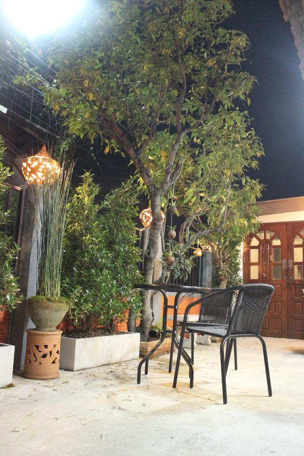 Rak Khun Hostel Chiang Mai Bagian luar foto