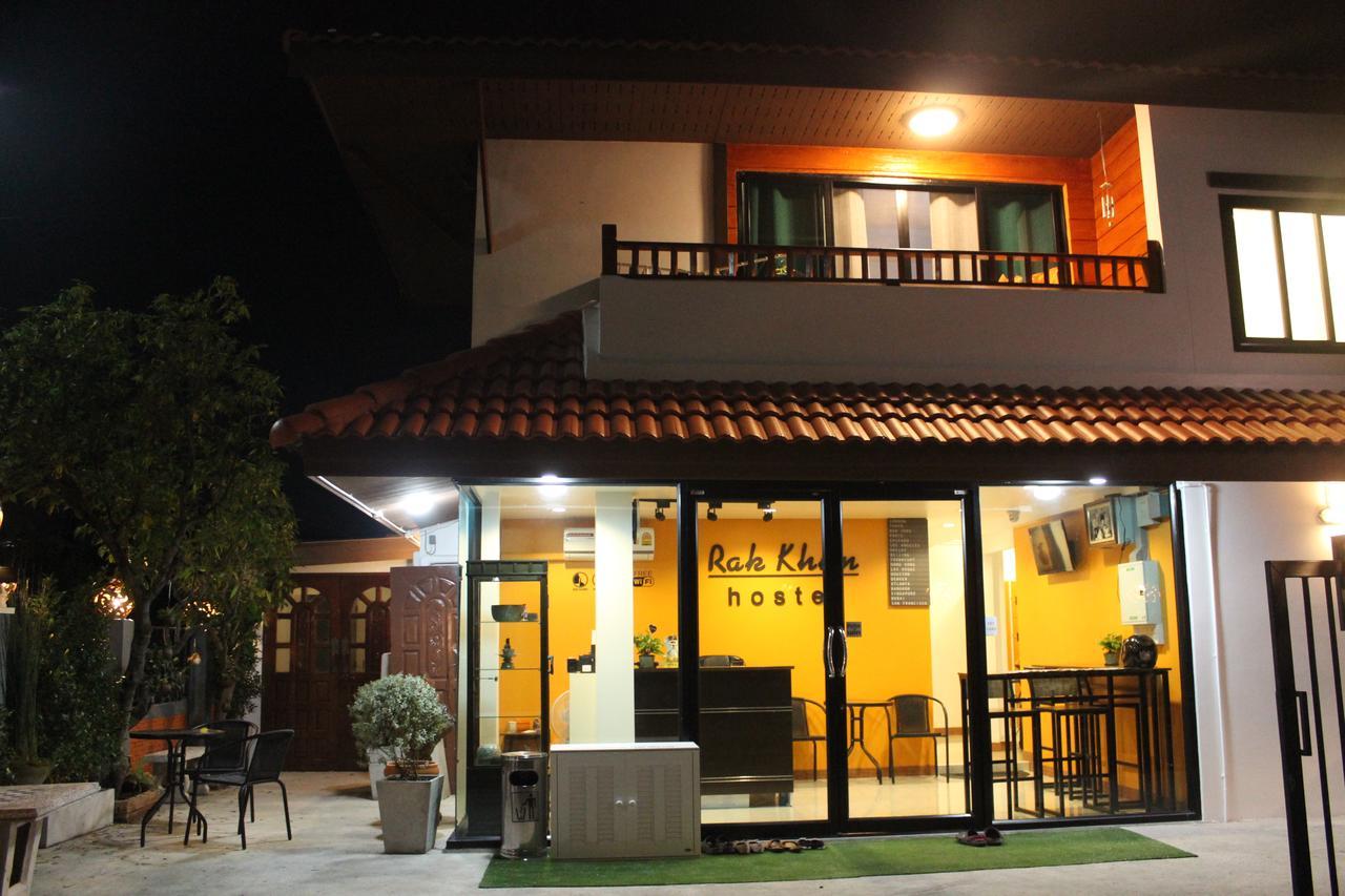 Rak Khun Hostel Chiang Mai Bagian luar foto