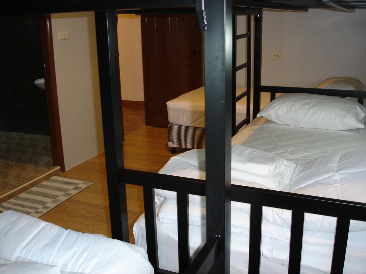 Rak Khun Hostel Chiang Mai Bagian luar foto