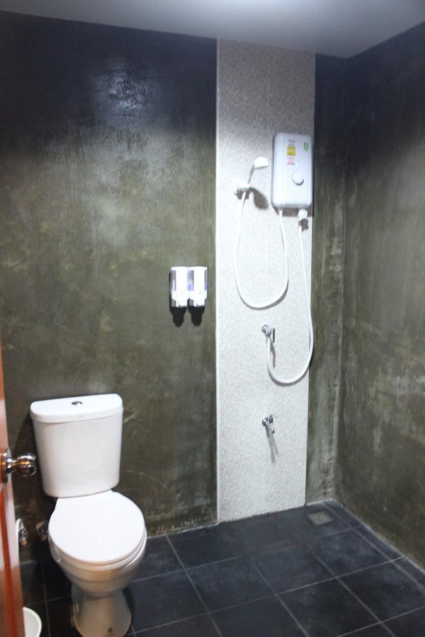 Rak Khun Hostel Chiang Mai Bagian luar foto