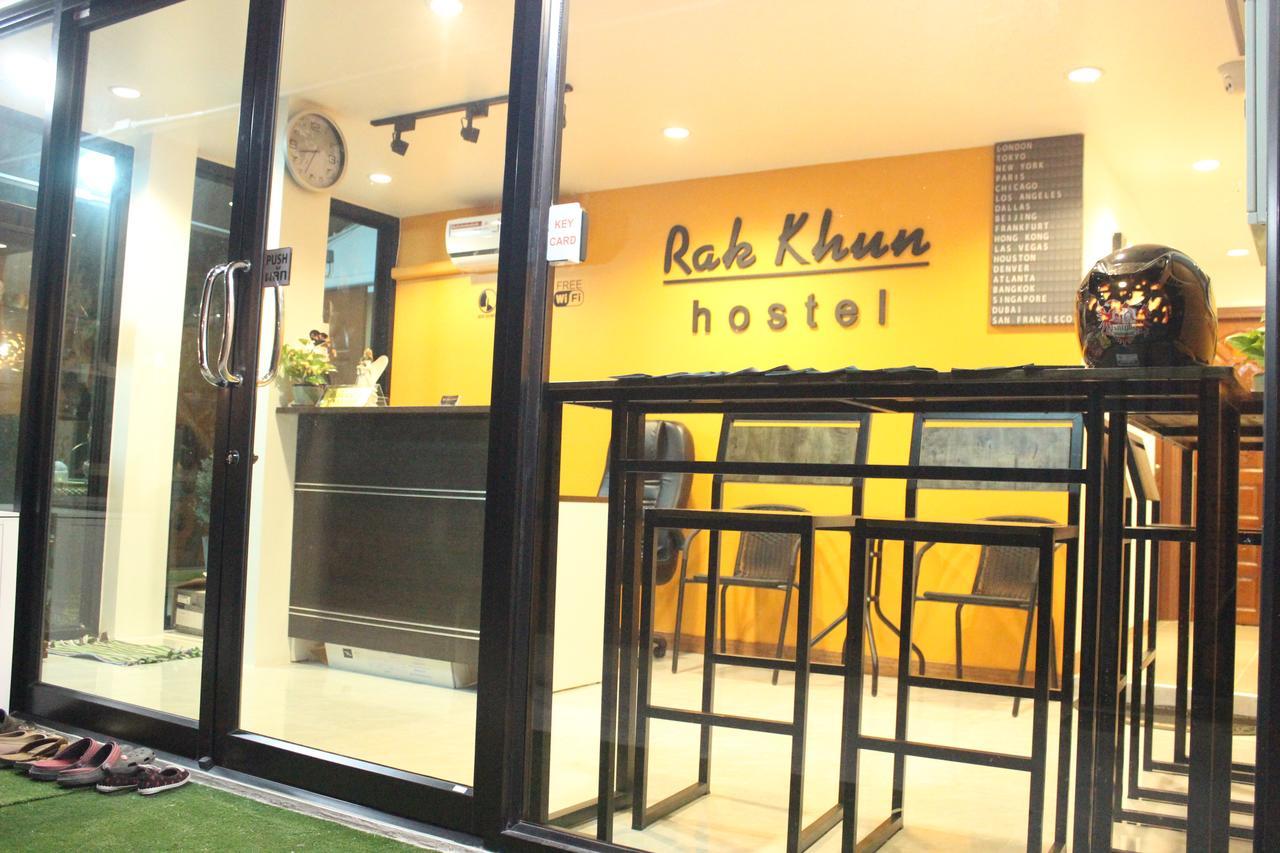Rak Khun Hostel Chiang Mai Bagian luar foto
