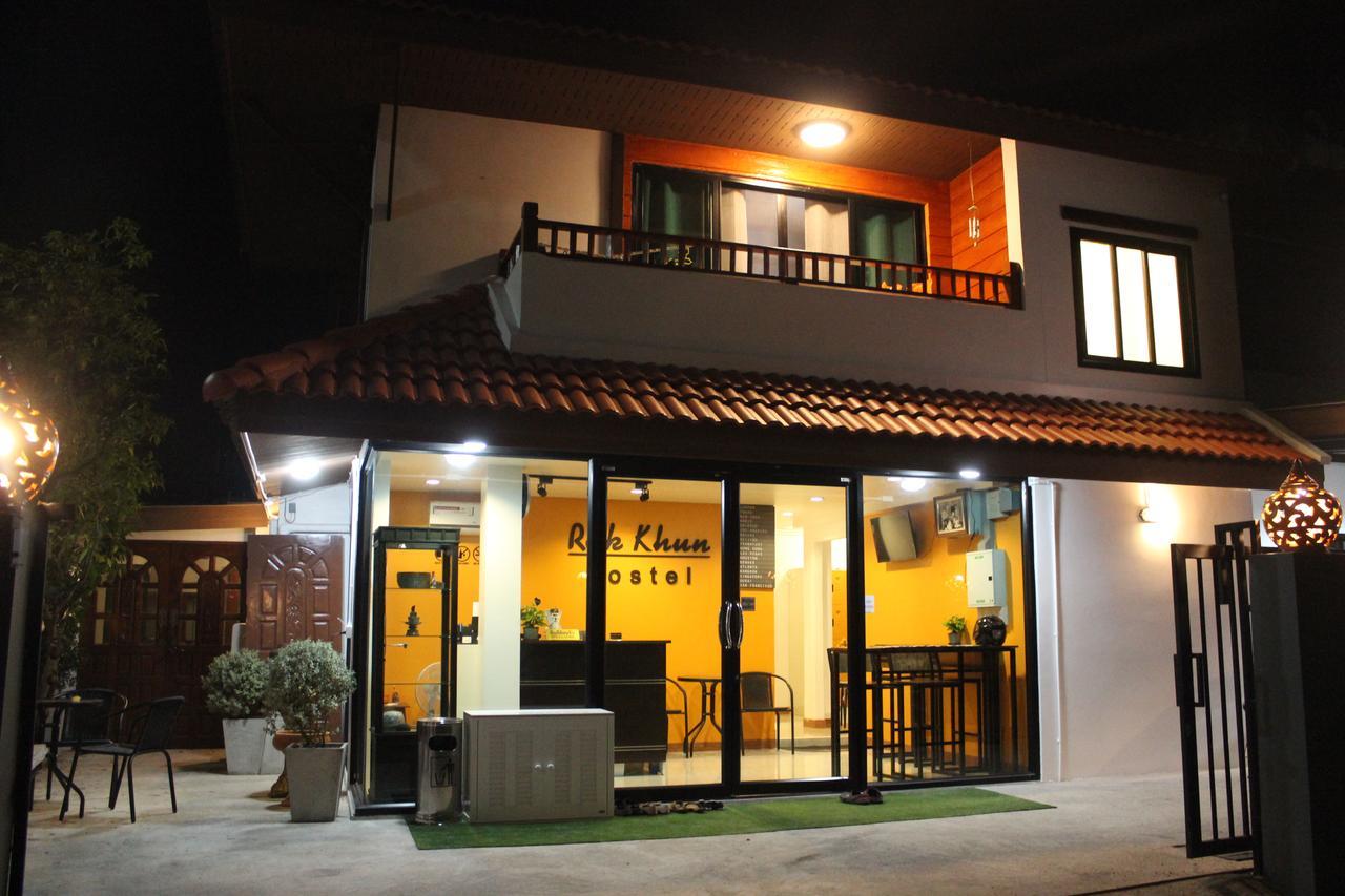 Rak Khun Hostel Chiang Mai Bagian luar foto