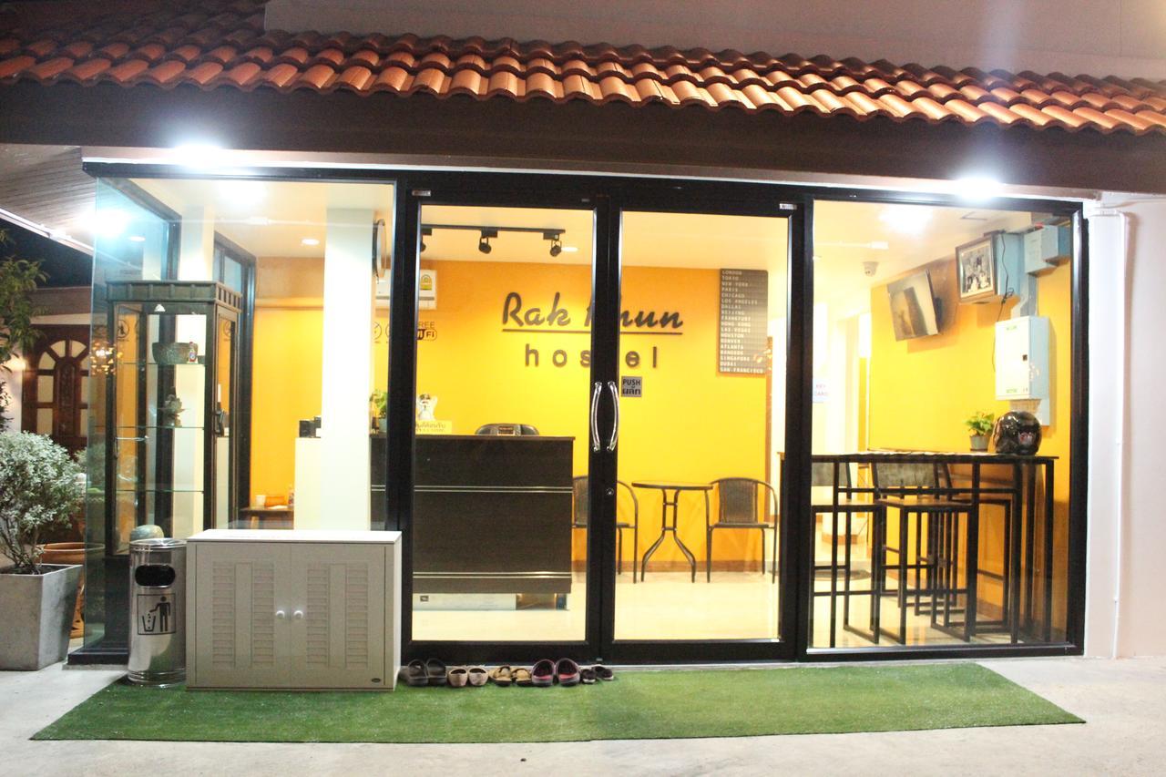 Rak Khun Hostel Chiang Mai Bagian luar foto