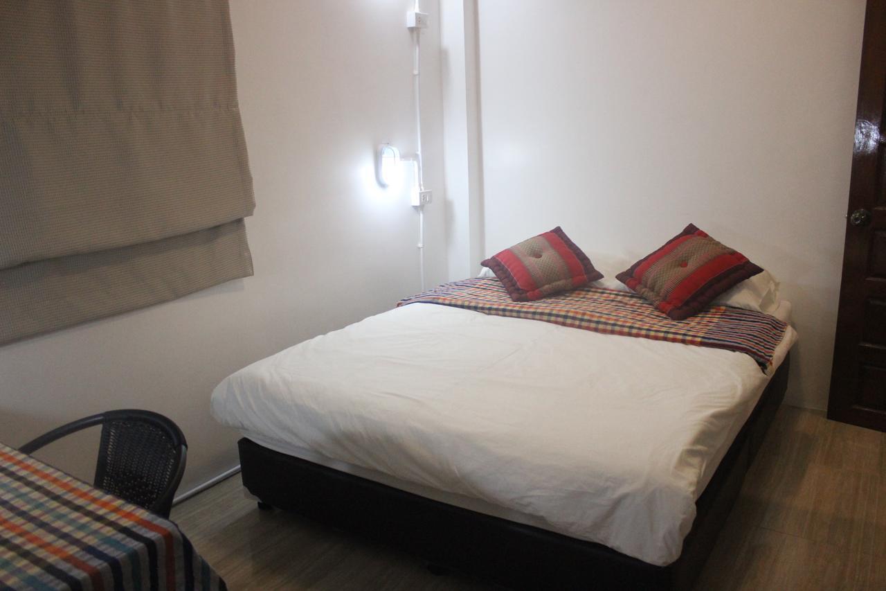 Rak Khun Hostel Chiang Mai Bagian luar foto
