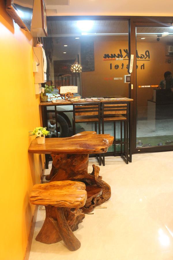 Rak Khun Hostel Chiang Mai Bagian luar foto